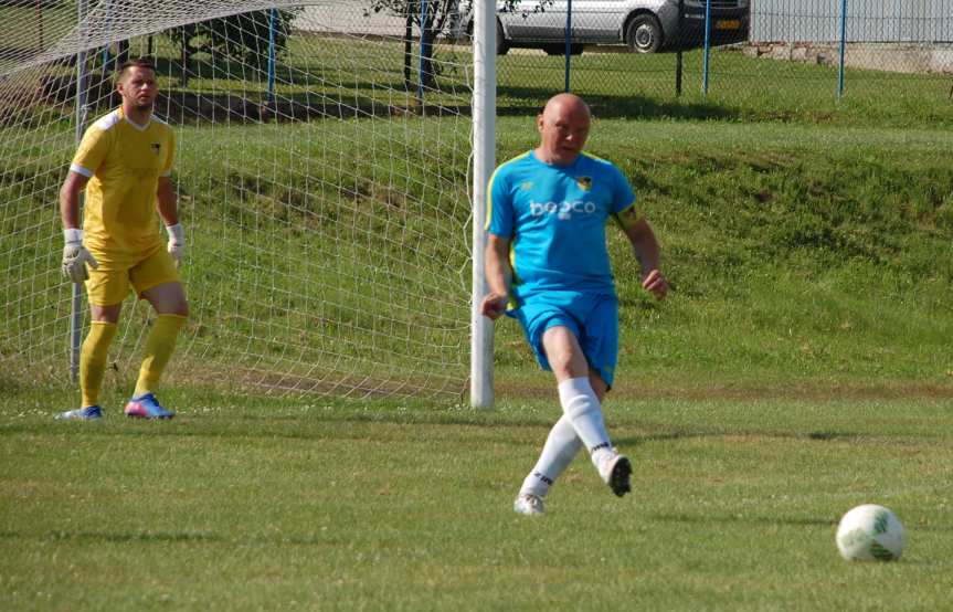 Tempo Nienaszów - Przełom Besko 4-3