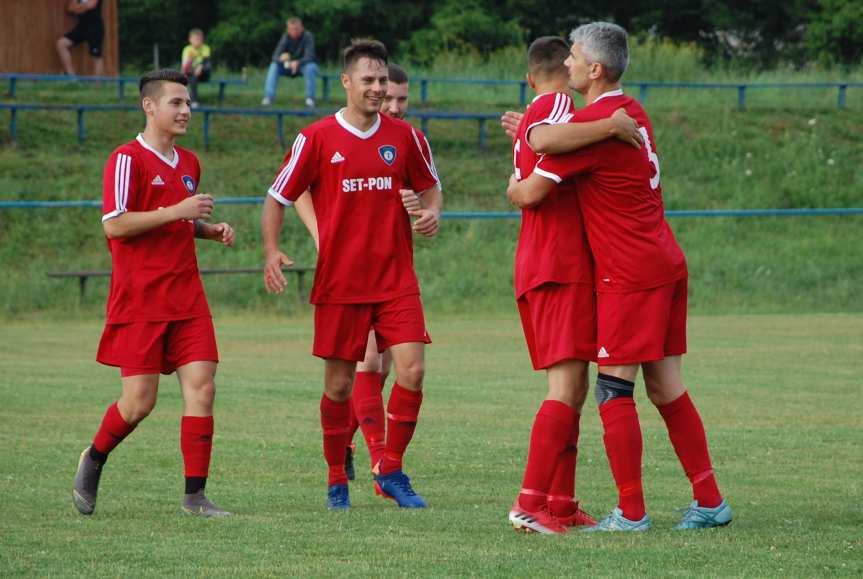 Tempo Nienaszów - Szarotka Uherce 4-2