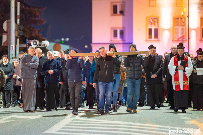 Ulicami Jasła przeszła Droga Krzyżowa