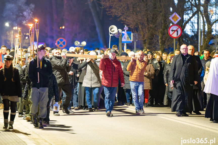 Ulicami Jasła przeszła Droga Krzyżowa