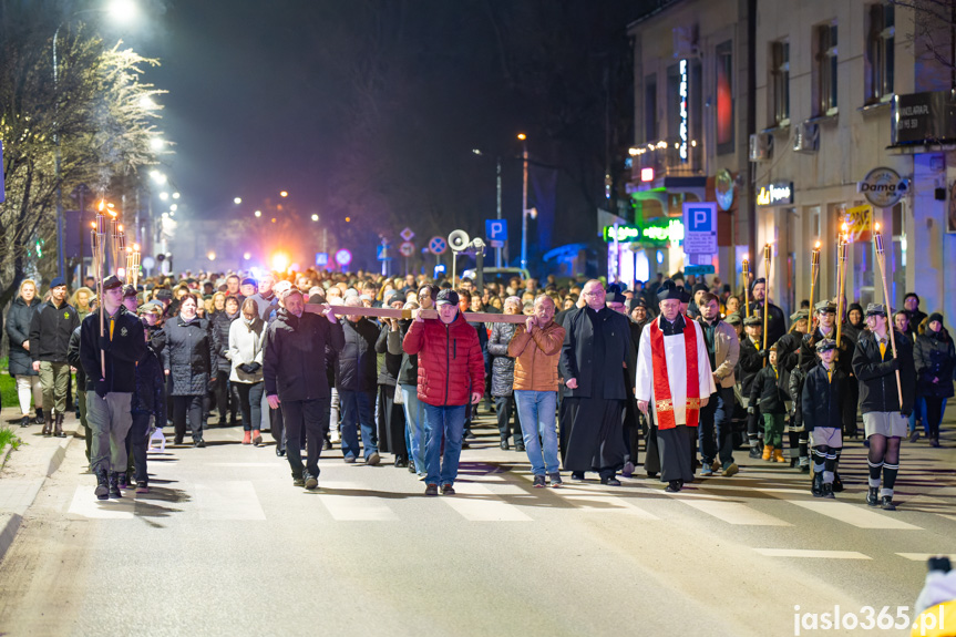 Ulicami Jasła przeszła Droga Krzyżowa