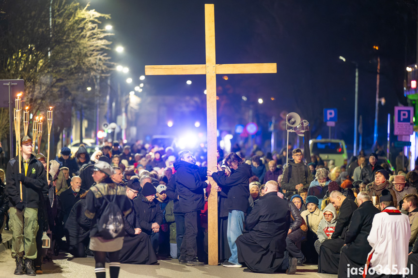 Ulicami Jasła przeszła Droga Krzyżowa
