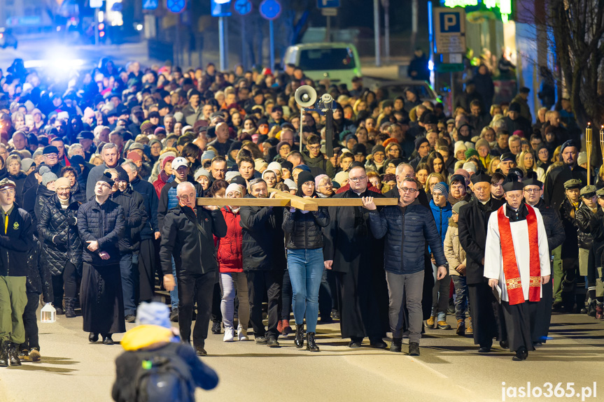 Ulicami Jasła przeszła Droga Krzyżowa
