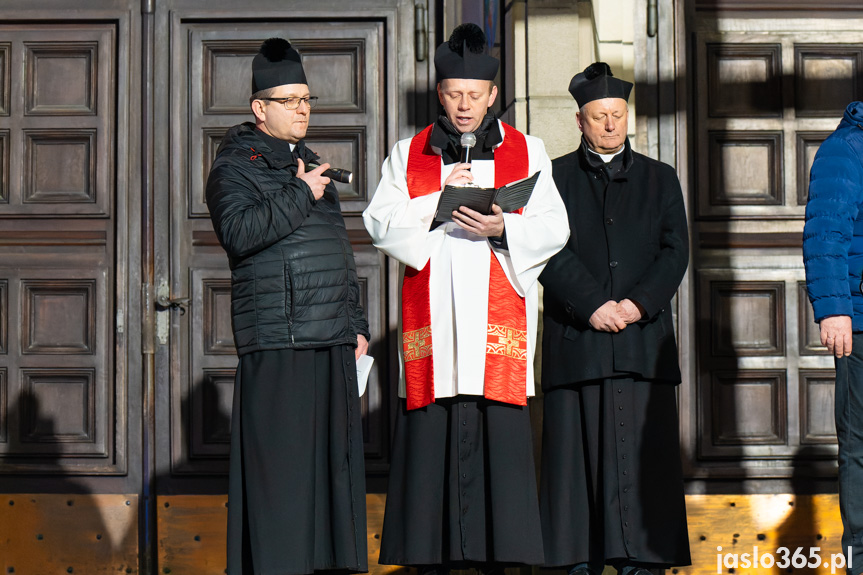 Ulicami Jasła przeszła Droga Krzyżowa