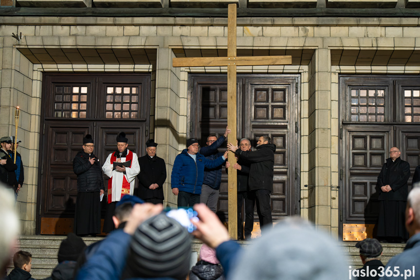 Ulicami Jasła przeszła Droga Krzyżowa