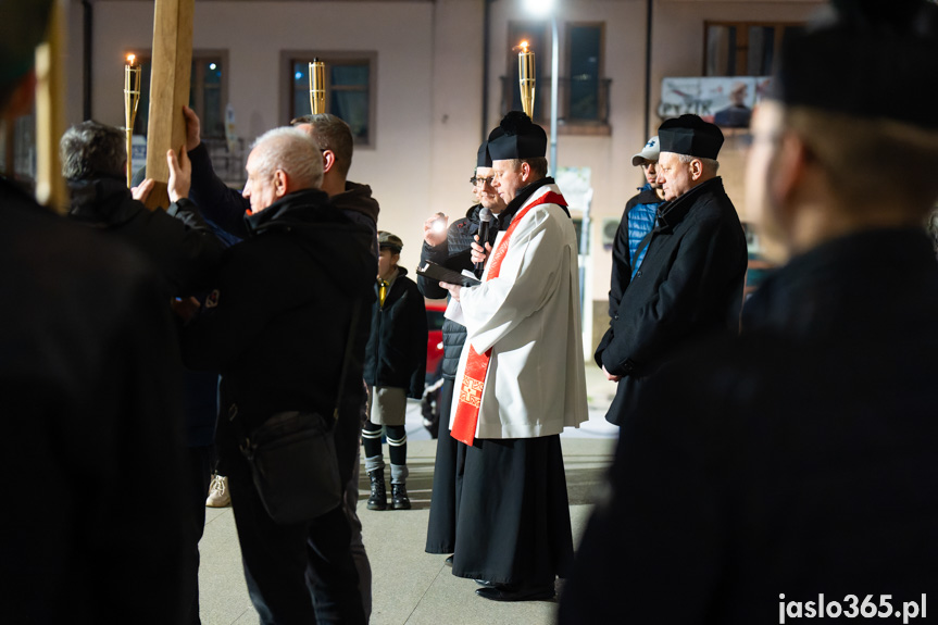 Ulicami Jasła przeszła Droga Krzyżowa
