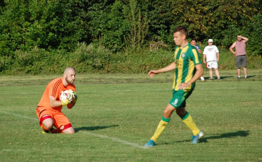 V liga krośnieńska. Mecz LKS Czeluśnica - Iskra Przysietnica 2-0
