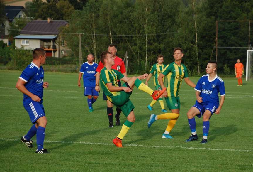 V liga krośnieńska. Mecz Tempo Nienaszów - LKS Czeluśnica 1-0