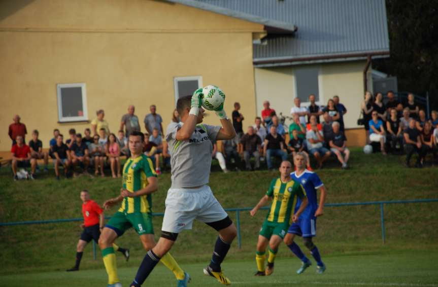 V liga krośnieńska. Mecz Tempo Nienaszów - LKS Czeluśnica 1-0