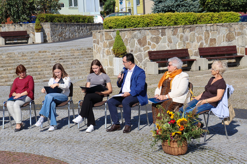 W Dębowcu czytali Nad Niemnem