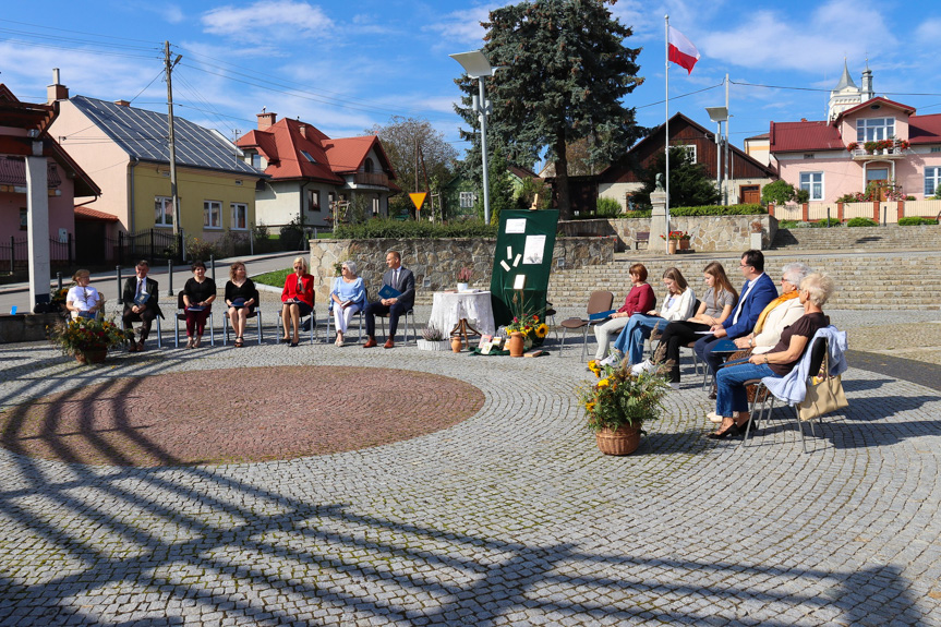 W Dębowcu czytali Nad Niemnem