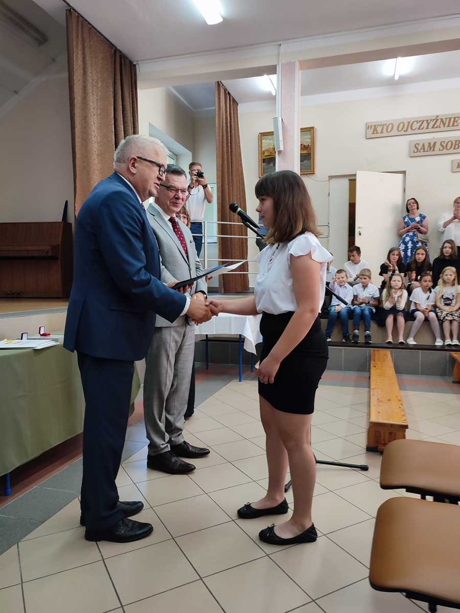 Wójt Gminy Jasło nagrodził najlepszych uczniów