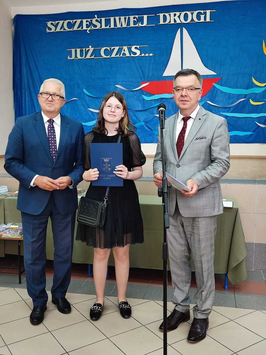 Wójt Gminy Jasło nagrodził najlepszych uczniów