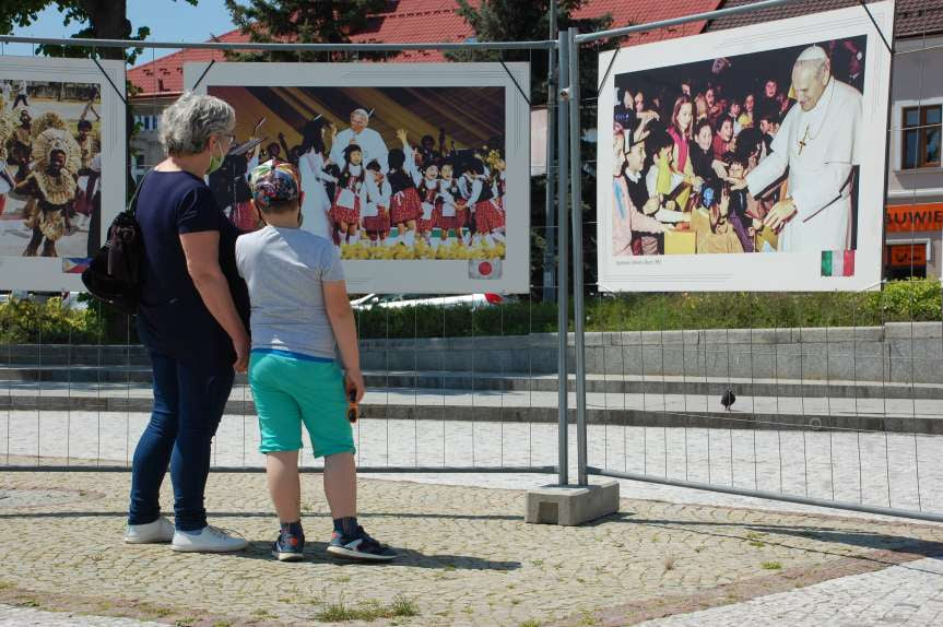 Wystawa w Jaśle z okazji setnej rocznicy urodzin Jana Pawwła II