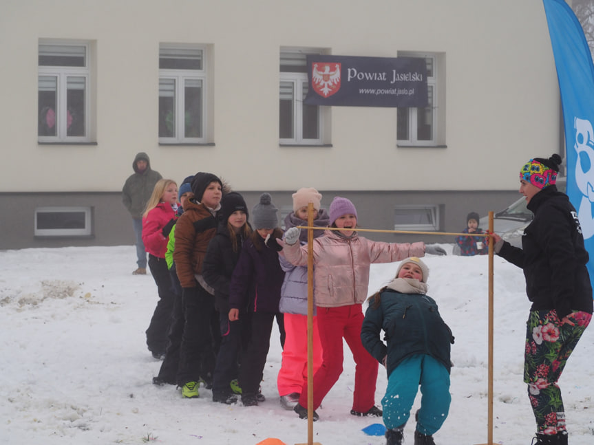 Zabawy na śniegu w Ożennej