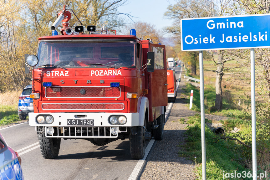 Zderzenie samochodu osobowego z ciągnikiem w Samoklęskach