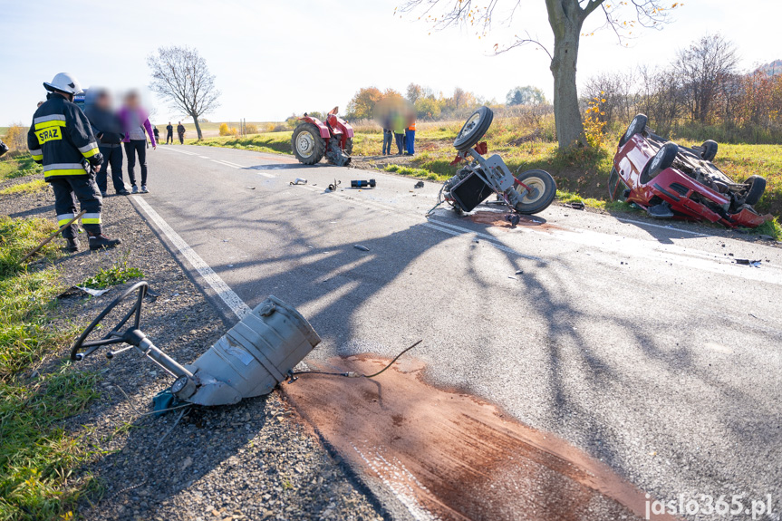 Zderzenie samochodu osobowego z ciągnikiem w Samoklęskach
