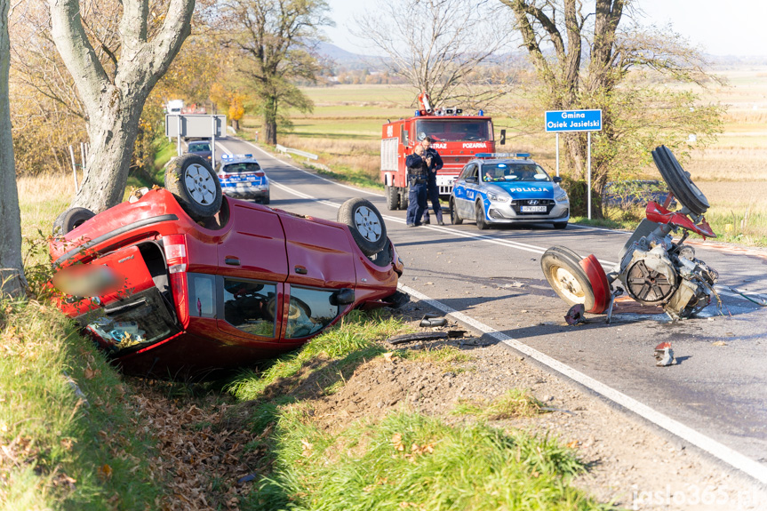 Zderzenie samochodu osobowego z ciągnikiem w Samoklęskach