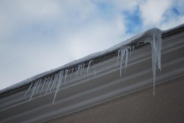 Odśnieżanie dachów Jasło z podnośnika/zwyżki