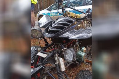 13-latek kierujący quadem uderzył w drzewo