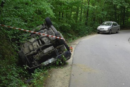 26-latek dachował samochodem. Był pijany