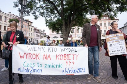 "Ani jednej więcej". Demonstracja na rynku w Rzeszowie [ZDJĘCIA]