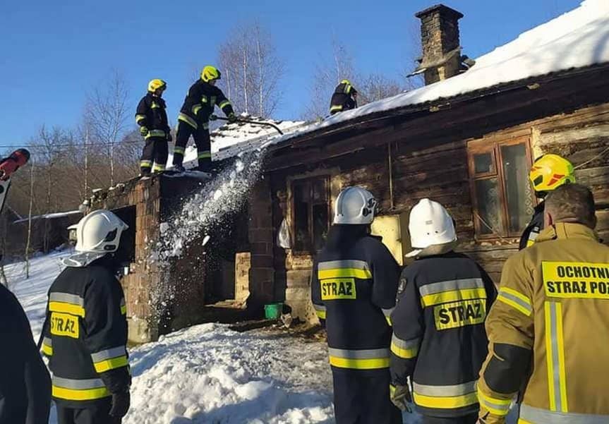 Bieździadka Góry. Zawalił się dach starego domu Bieździadka Góry. Zawalił się dach starego domu