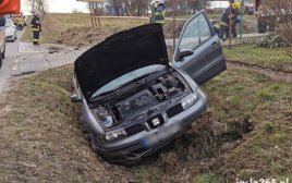 Czeluśnica. Seatem uderzył w betonowy przepust