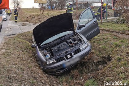 Czeluśnica. Seatem uderzył w betonowy przepust