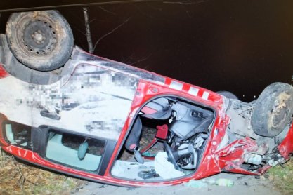 Czołowe zderzenie w Woli Rzeczyckiej. Dwie osoby trafiły do szpitala