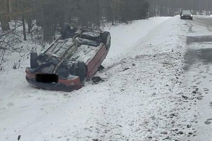 Dachowanie samochodu na trasie Narol - Bełżec