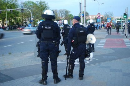 Derby Rzeszowa pod nadzorem policji. Na stadionie materiały pirotechniczne