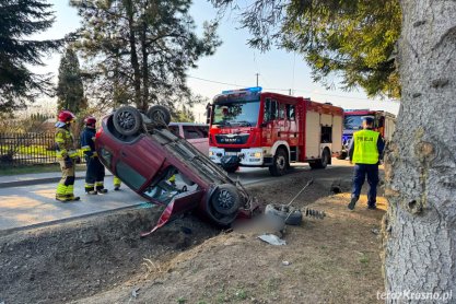 Głowienka. Zjechał z drogi i dachował 