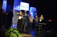 Kinga Bezpalko ze statuetką Grand Prix