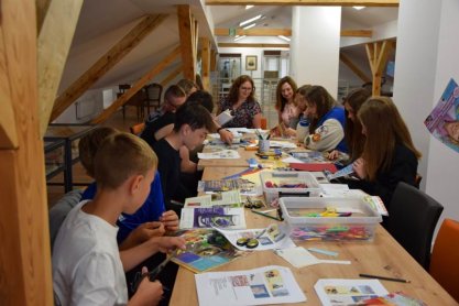 "Kolaże dla Wisławy" konkurs w bibliotece w Szebniach