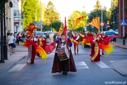 Krosno wita króla - barwny orszak i rycerskie pokazy na starówce [ZDJĘCIA]