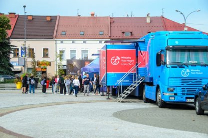 Na jasielski rynek zawitał Mobilny Wirtualny Teatr Historii "Niepodległa"
