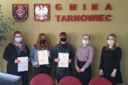 Nagrodzone uczennice Szkoły Podstawowej w Tarnowcu