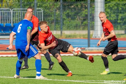 Tempo Nienaszów przegrywa z liderem