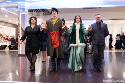 Pierwszy ważny bal w ich życiu - studniówka maturzystów "Szczepanika" [ZDJĘCIA]