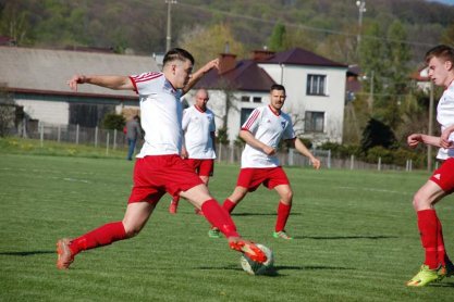 Piłka nożna. V liga. Cosmos w Kołaczycach! Czy Tempo zdobędzie Zamczysko?