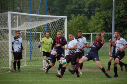 Piłka nożna. V liga. Derby walki w Kołaczycach