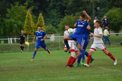 Piłka nożna. V liga krośnieńska. Derbowy dreszczowiec w Kołaczycach. Hat-trick Marcina Walczyka.