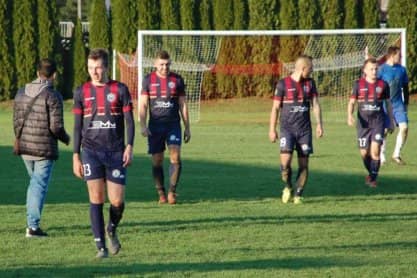 Piłka nożna. V liga krośnieńska. Hit kolejki: Tempo Nienaszów - Cosmos Nowotaniec. Derby Czeluśnica - Skołyszyn. Wyzwanie dla Ostoi