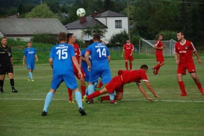 Piłka nożna. V liga krośnieńska. Tempo Nienaszów zwycięskie w derbach powiatu. Ozdobą meczu piękny gol Mateusza Kucińskiego