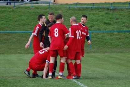 Piłka nożna. V liga. Remis Tempa Nienaszów w Jedliczu