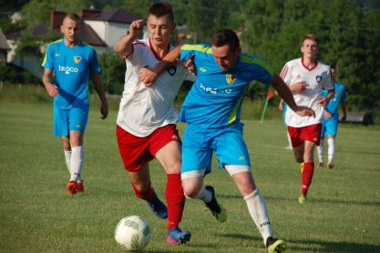 Piłka nożna. V liga. Tempo Nienaszów podarowało gola Przełomowi Besko, solidaryzując się z rywalami po krzywdzącej decyzji sędziów