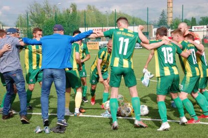 Piłka nożna. V liga. Zabójcze kontry Czeluśnicy w Sieniawie. Hat-trick Mateusza Kuzio