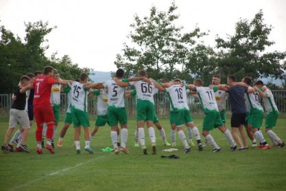 Piłka nożna. V liga. Zamczysko Mrukowa liderem po zwycięstwie w Uhercach