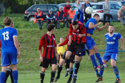 Piłka nożna. V liga. Zwycięstwo Tempa po walce z Markiewicza